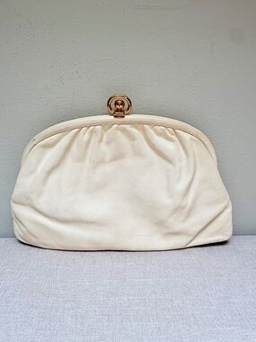 Vintage Avantique Cream Ivory Leather Clutch Made in Italy